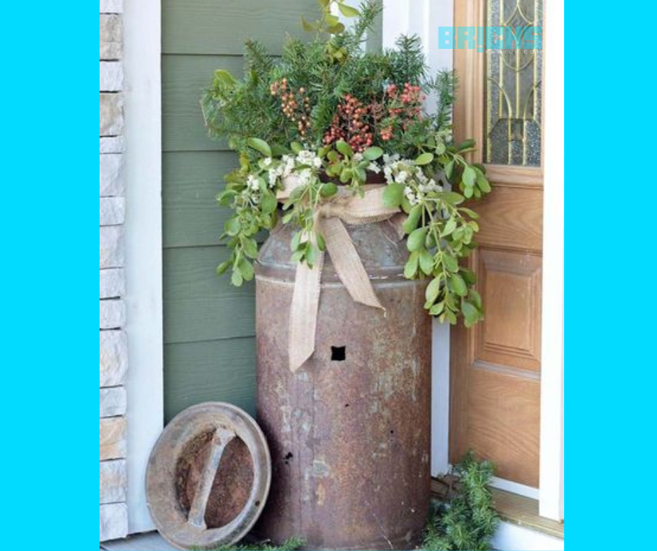 Vintage inscriptions are a hassle-free flower pot decoration.