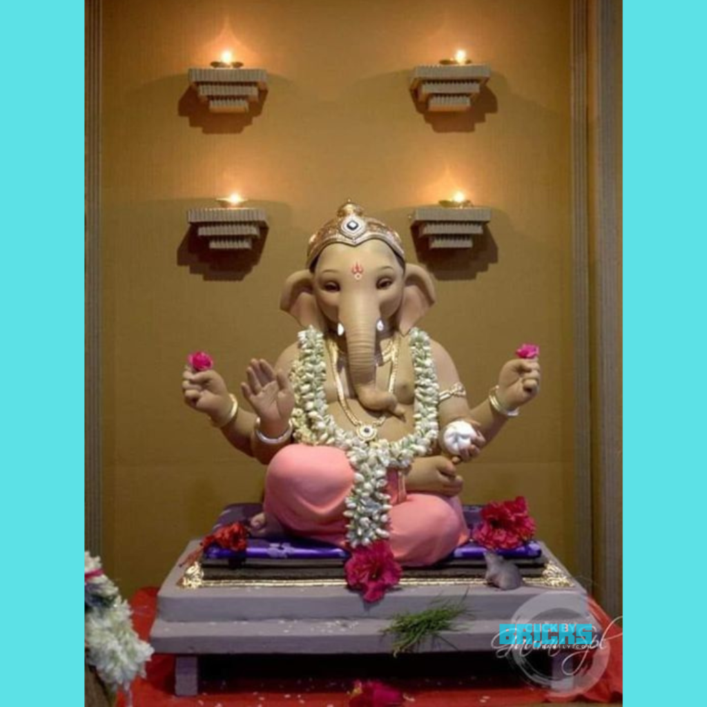 A Ganesha murti must always be raised from the ground