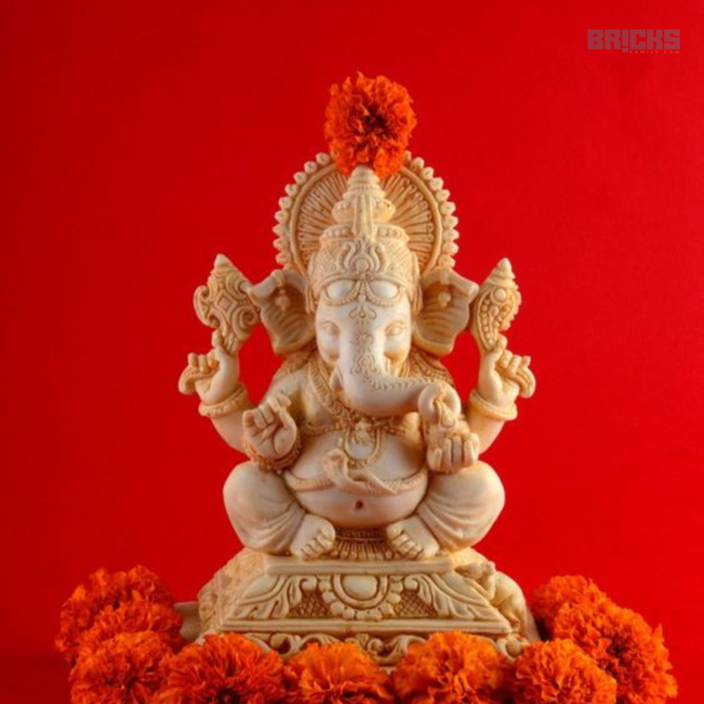 Red is an auspicious colour associated with a Ganesha murti 